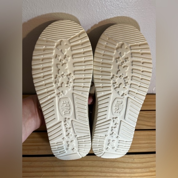 Hey Dude NWB Wally Sport Mesh Tan/White Kids Shoes Size 3 - Picture 3 of 4